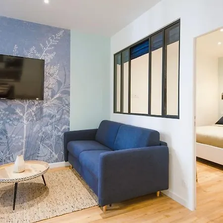 Apartment Spacious T2 Near The Halles And The Harbour *